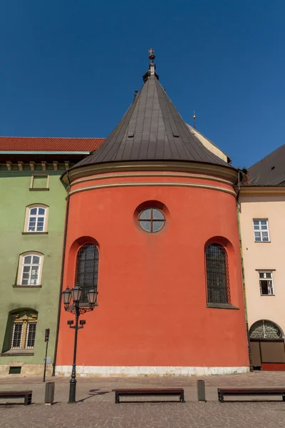 Κτήρια στην μικρή πλατεία στην παλιά πόλη της Κρακοβίας — Φωτογραφία Αρχείου