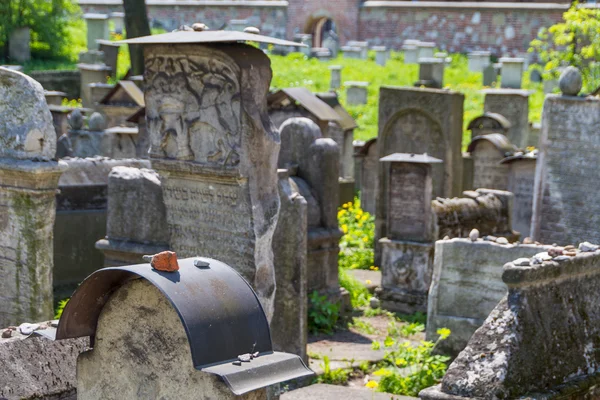 The Remuh Cemetery in Krakow, Poland, is a Jewish cemetery estab — Stock Photo, Image