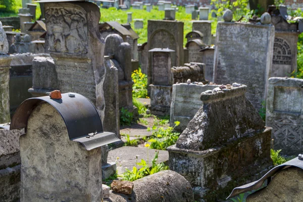 O cemitério Remuh em Cracóvia, Polônia, é um cemitério judeu estab — Fotografia de Stock