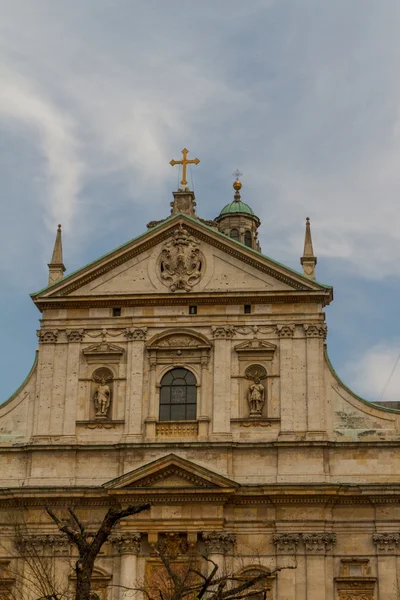 Chiesa dei Santi Pietro e Paolo nel centro storico di Krak — Foto Stock