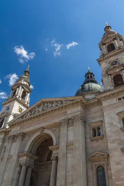 ハンガリーのブダペストにある聖シュテファン大聖堂 — ストック写真