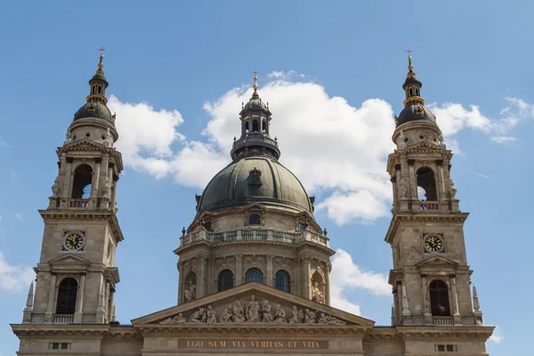 匈牙利布达佩斯的圣斯蒂芬大教堂 — 图库照片