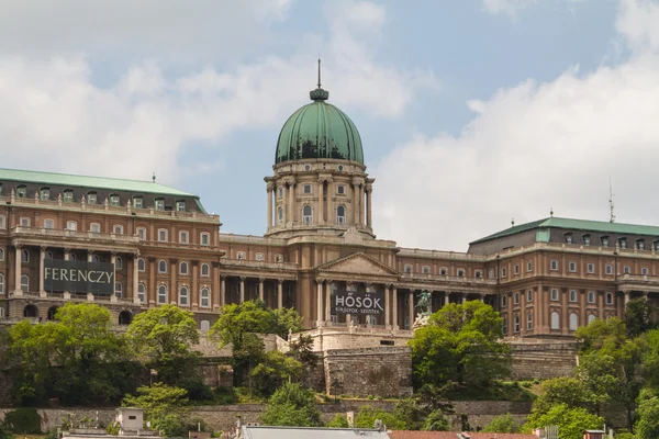 Ιστορικό βασιλικό παλάτι στη Βουδαπέστη — Φωτογραφία Αρχείου