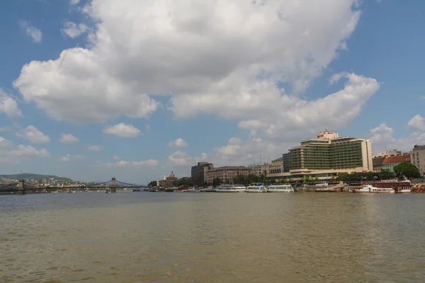 Budapester Stadtpanorama mit der Donau — Stockfoto