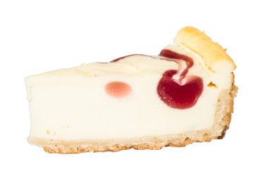 bir dilim beyaz zemin üzerine vişneli cheesecake closeup