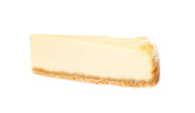 Cheesecake beyaz arkaplanda izole edildi