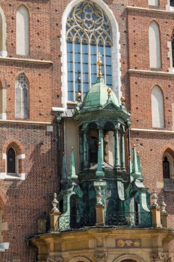 St. mary s Bazilikası (mariacki Kilisesi) - ünlü cracow (krakow), Polonya Gotik Kilise tuğla