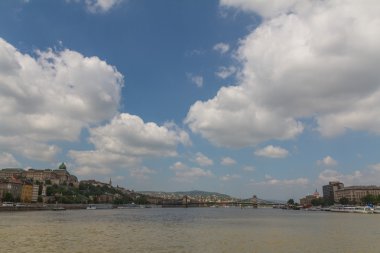 Budapeşte şehir panoraması ile nehir Tuna