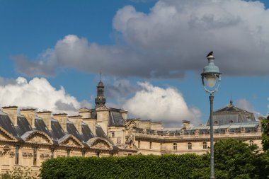 Parijs - juny 7: louvre Voortbouwend op juny 7, 2012 in museum de Leuvre