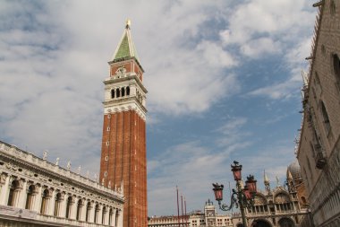 St marks campanile - campanile di san marco İtalyanca, st çan kulesi işaretler bazilika Venedik, İtalya.