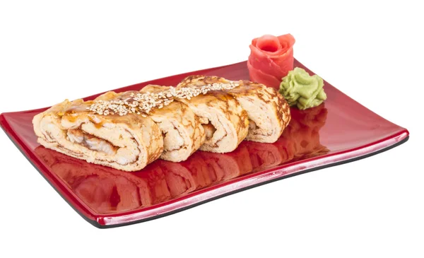 Omelet Maki Sushi - Roll made of Smoked Eel inside. Topped with Tamago (Japanese Omelet) and Sauce — Stock Photo, Image