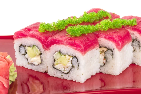 Lazackaviáros Sushi - Roll tarisznyarák, avokádó, uborka, belül készült. Friss — Stock Fotó