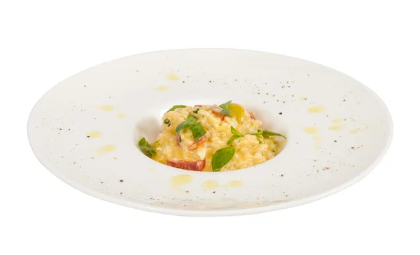 Foto de delicioso plato de risotto con hierbas y tomate sobre fondo blanco — Foto de Stock