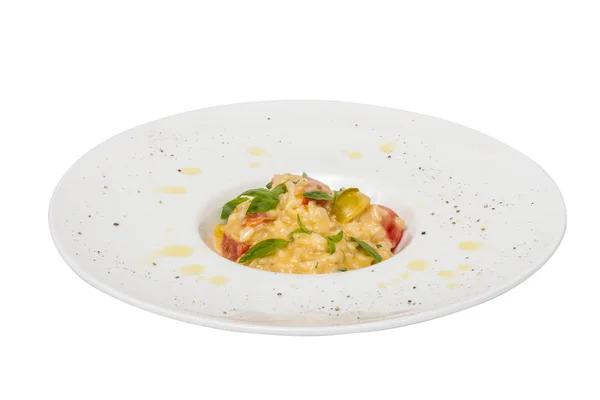 Foto de delicioso prato risoto com ervas e tomate no fundo branco — Fotografia de Stock
