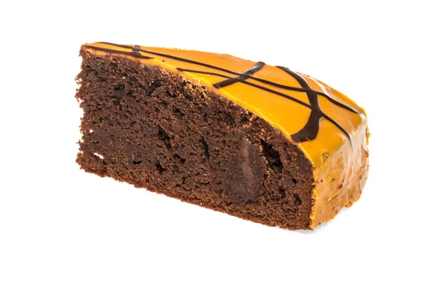 Stück Schokoladenkuchen mit Sahnehäubchen auf weißem Hintergrund — Stockfoto