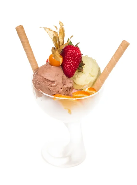 Yogur y helado de chocolate en un tazón de cerca —  Fotos de Stock