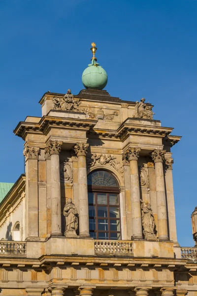 Warschau, Polen - Karmelitenkirche in der berühmten Krakowskie przedmies — Stockfoto