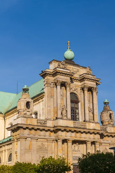 Varsóvia, Polônia - Igreja carmelita no famoso Krakowskie Przedmies — Fotografia de Stock