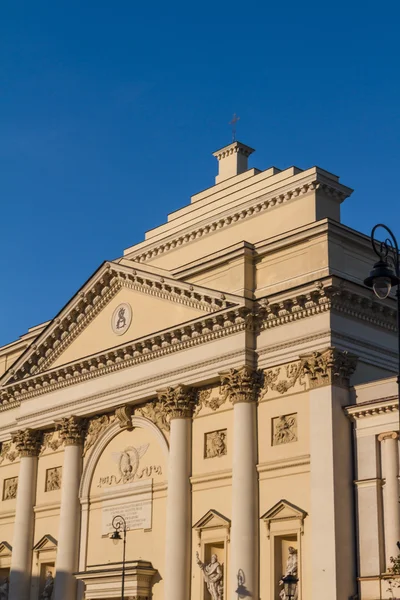 Warschau, Polen. Sint anne neoklassieke kerk in oude stad quart — Stockfoto