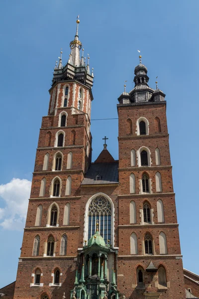 St. mary s basilica (mariacki kerk) - beroemde baksteen gotische kerk in Kraków (krakow), Polen — Stockfoto