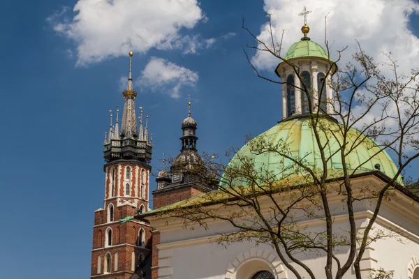 在克拉科夫，波兰的主要广场上的圣詹姆斯教堂 — 图库照片