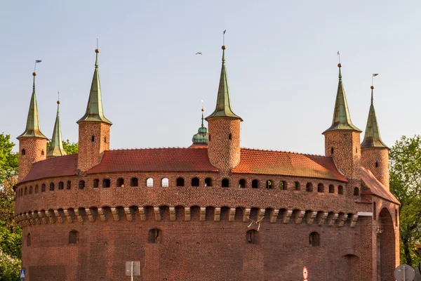 Μια πύλη στην Κρακοβία - το καλύτερα διατηρημένο barbican στην Ευρώπη, Πολωνία — Φωτογραφία Αρχείου
