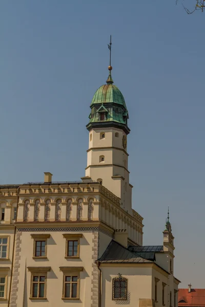De 15e-eeuwse stadhuis temidden van Kazimierz Plac Wolnica centrale — Stockfoto