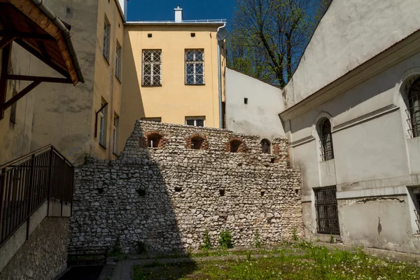 Краков - уникальная архитектура в старом еврейском районе Казимеж — стоковое фото