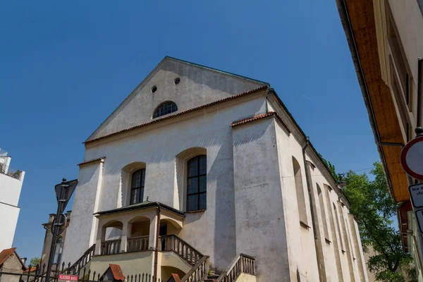 Antigua sinagoga Izaaka en el distrito Kazimierz de Cracovia, Polonia — Foto de Stock