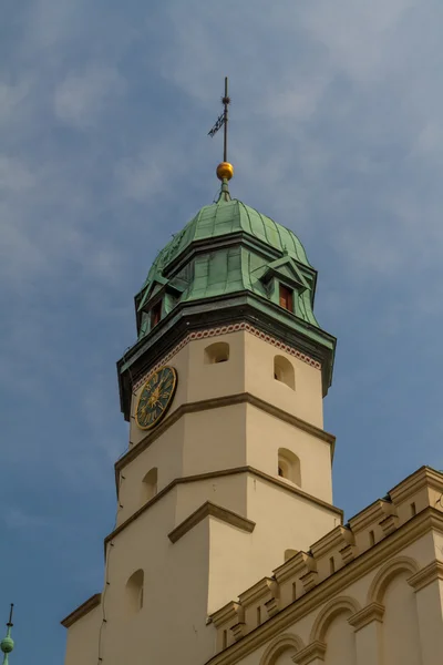 El Ayuntamiento del siglo XV en medio de la Placa de Kazimierz Wolnica central —  Fotos de Stock