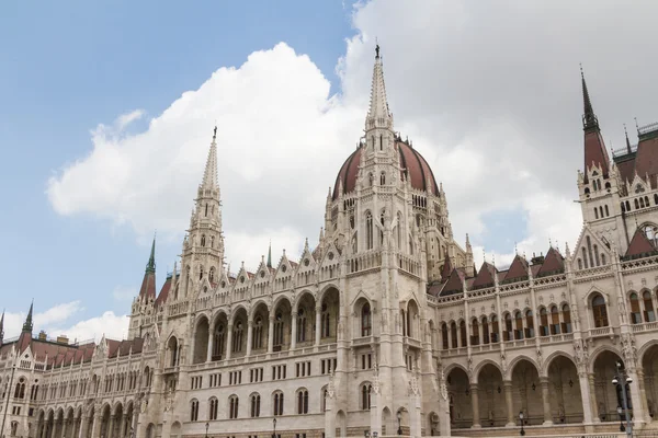 Budapest, el edificio del Parlamento (Hungría ) — Foto de Stock