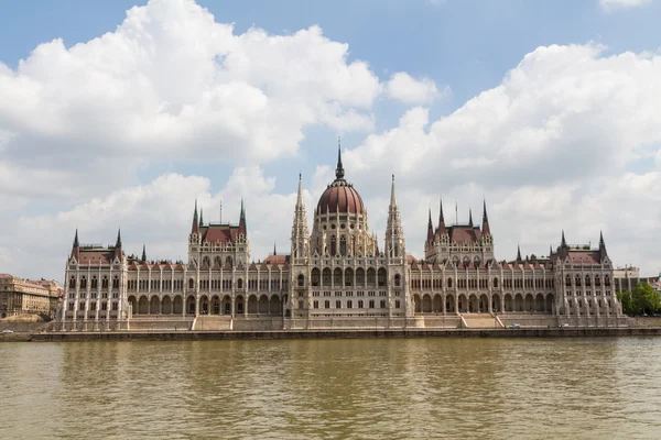 Budapest, el edificio del Parlamento (Hungría ) — Foto de Stock