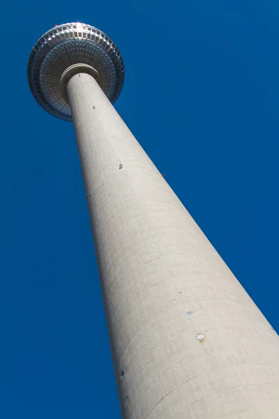Wieża telewizyjna w dzielnicy berlin mitte — Zdjęcie stockowe