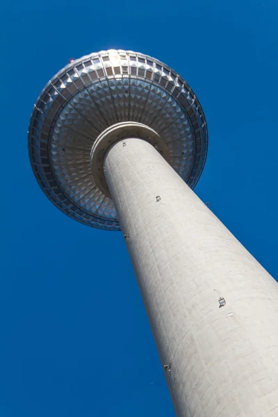 베를린 미 테에서 텔레비전 탑 — 스톡 사진