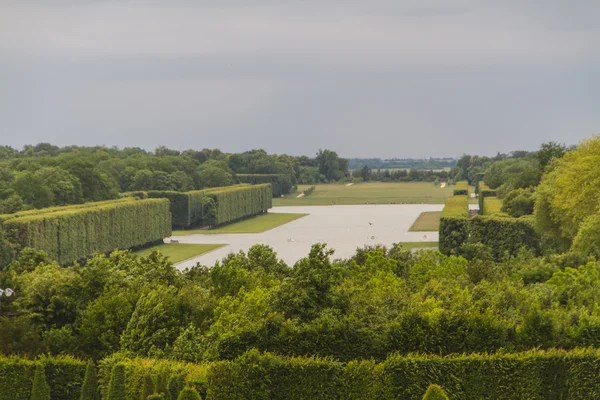 Château célèbre Versailles près de Paris, France avec une belle garde — Photo