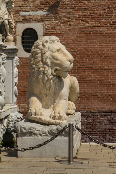 วิวทางเข้าพิพิธภัณฑ์อาร์เซนอลและกองทัพเรือ (เวนิส, อิตาลี ). — ภาพถ่ายสต็อก