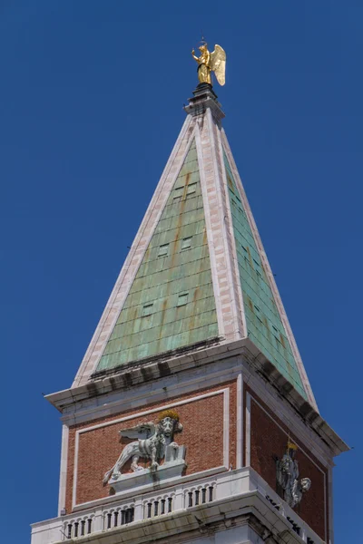 圣马克钟楼-钟楼圣马哥孛罗在意大利，在意大利威尼斯的圣马克大教堂的钟塔. — 图库照片