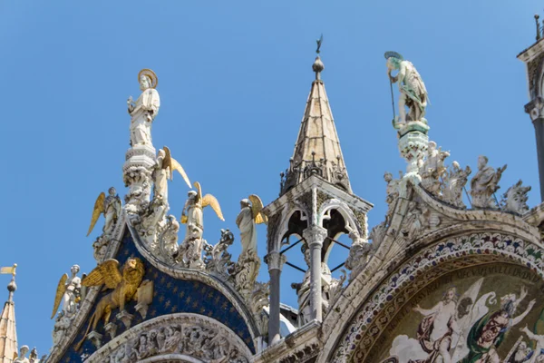 Saint Marks Basilica, Cathedral, Church Statues Mosaics Details — Stock Photo, Image
