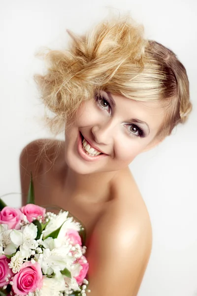 Młoda blondynka uśmiech — Zdjęcie stockowe
