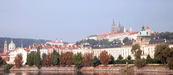 Blick auf Prag am Morgen Stockbild