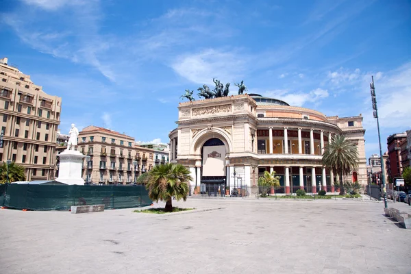 Garibaldi divadlo v Palermu. Sicílie. Itálie — Stock fotografie