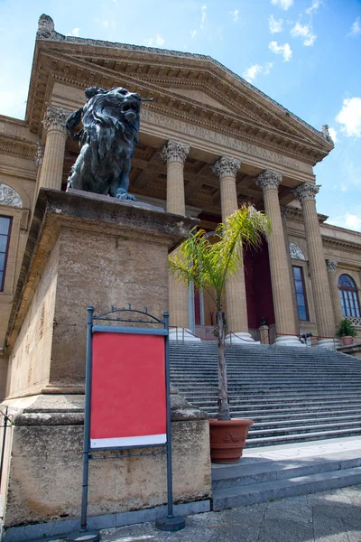 Teatro Massimo - famoso teatro de ópera en Palermo.Sicily Imagen De Stock