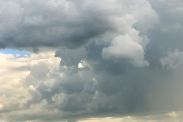 关于日落的雷雨云 — 图库照片