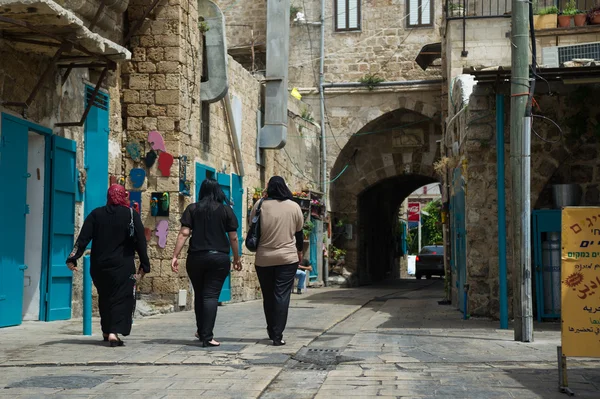 Arab women going on the old street of Akko, Israel — Stock Photo, Image