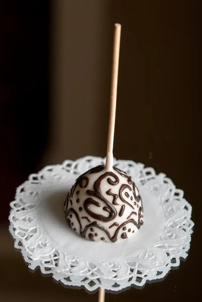 Розкішні цукерки білого шоколаду ручної роботи — стокове фото