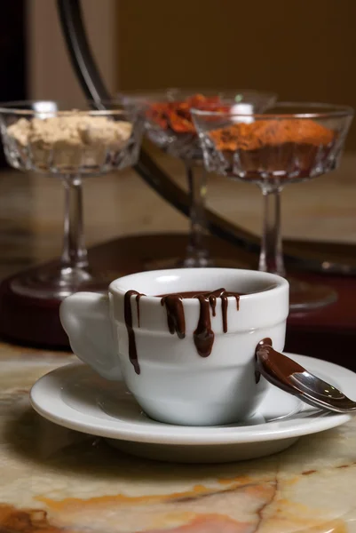 Biscuits et tasse de chocolat — Photo