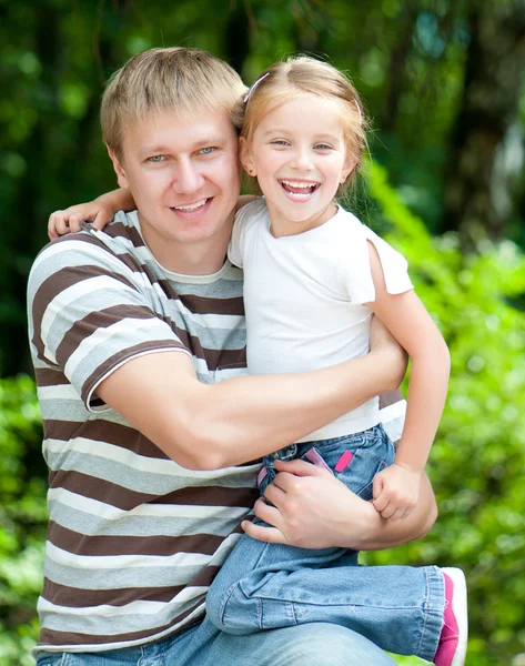 Flicka med sin pappa — Stockfoto