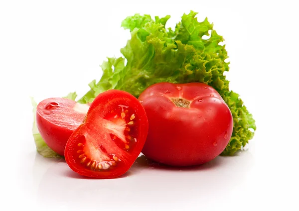 Rode tomatengroente met afgesneden — Stockfoto