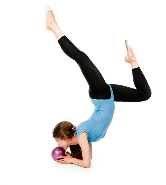 Meisje gymnast met een bal — Stockfoto