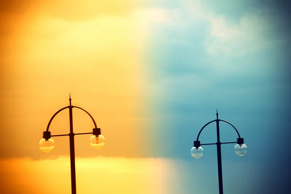 Dvě pouliční lampy — Stock fotografie